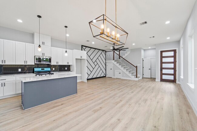 Building Photo - 6631 Foster St