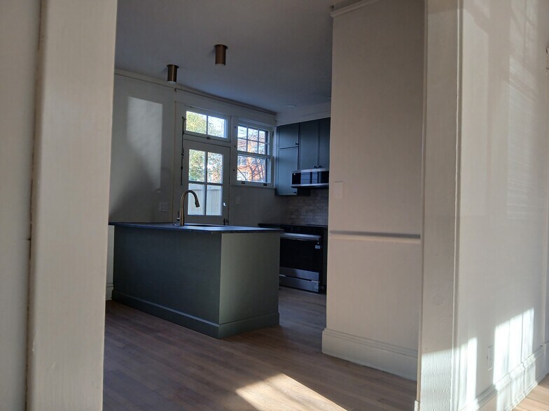 Building Photo - 3112 Grove Ave