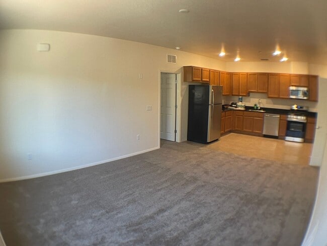 Building Photo - MOVE IN READY! Top-Floor Condo in the Hear...