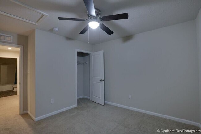 Building Photo - Gorgeous 3 Bed 3.5 Bath Fairborn Home!