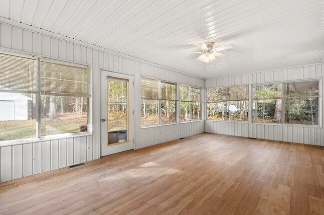 Building Photo - 298 Summerset Ln