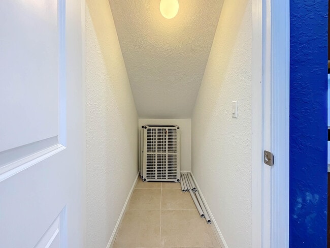 Building Photo - 4999 Haverhill Pointe Dr