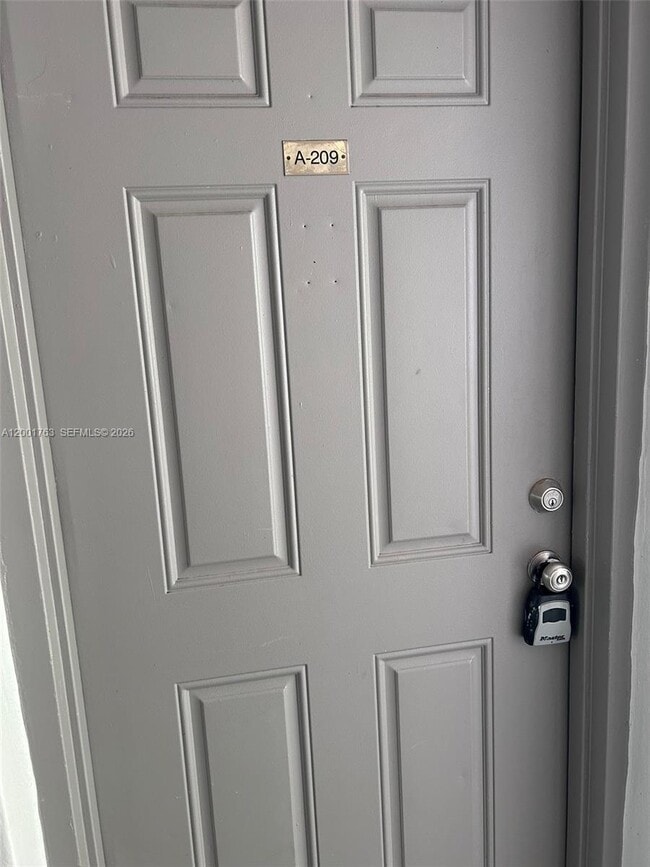 Building Photo - 10403 N Kendall Dr