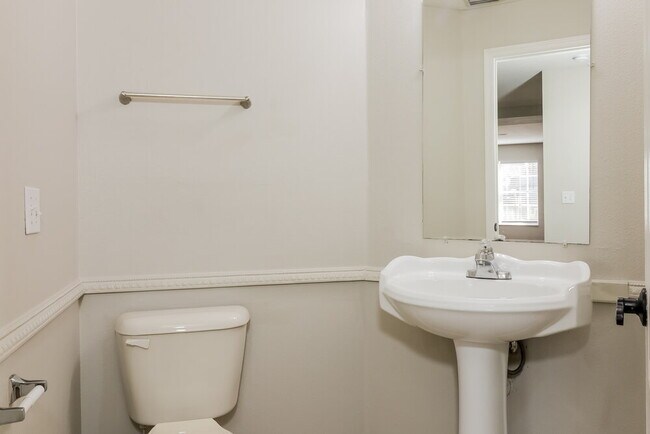 Building Photo - 19738 Timberbluff Dr