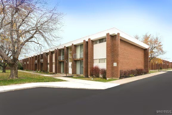 Building Photo - 1525 Amherst Manor Dr