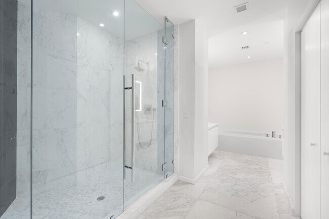 Building Photo - 701 N Fort Lauderdale Beach Blvd