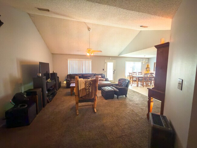 Building Photo - 2381 Hilton Dr