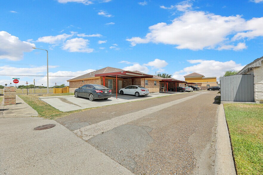 front of unit - 712 Agate St