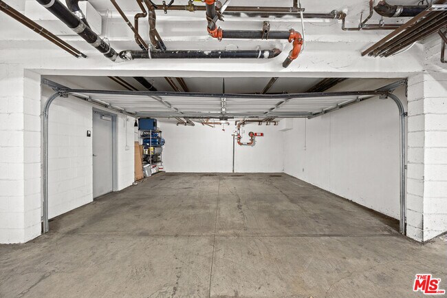 Building Photo - 272 N Chester Ave