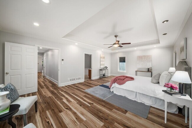 Building Photo - Move in before December 31st and get $100 OFF your rent for the first 3 months — PLUS a $250 Amaz...