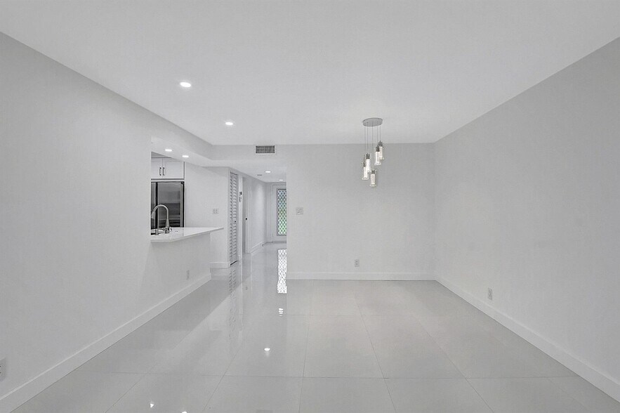 Building Photo - 5550 Witney Dr