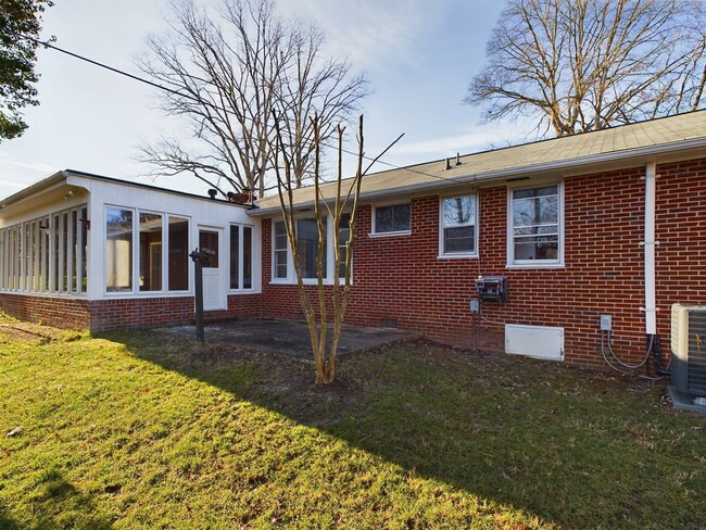 Building Photo - 9506 Overhill Rd