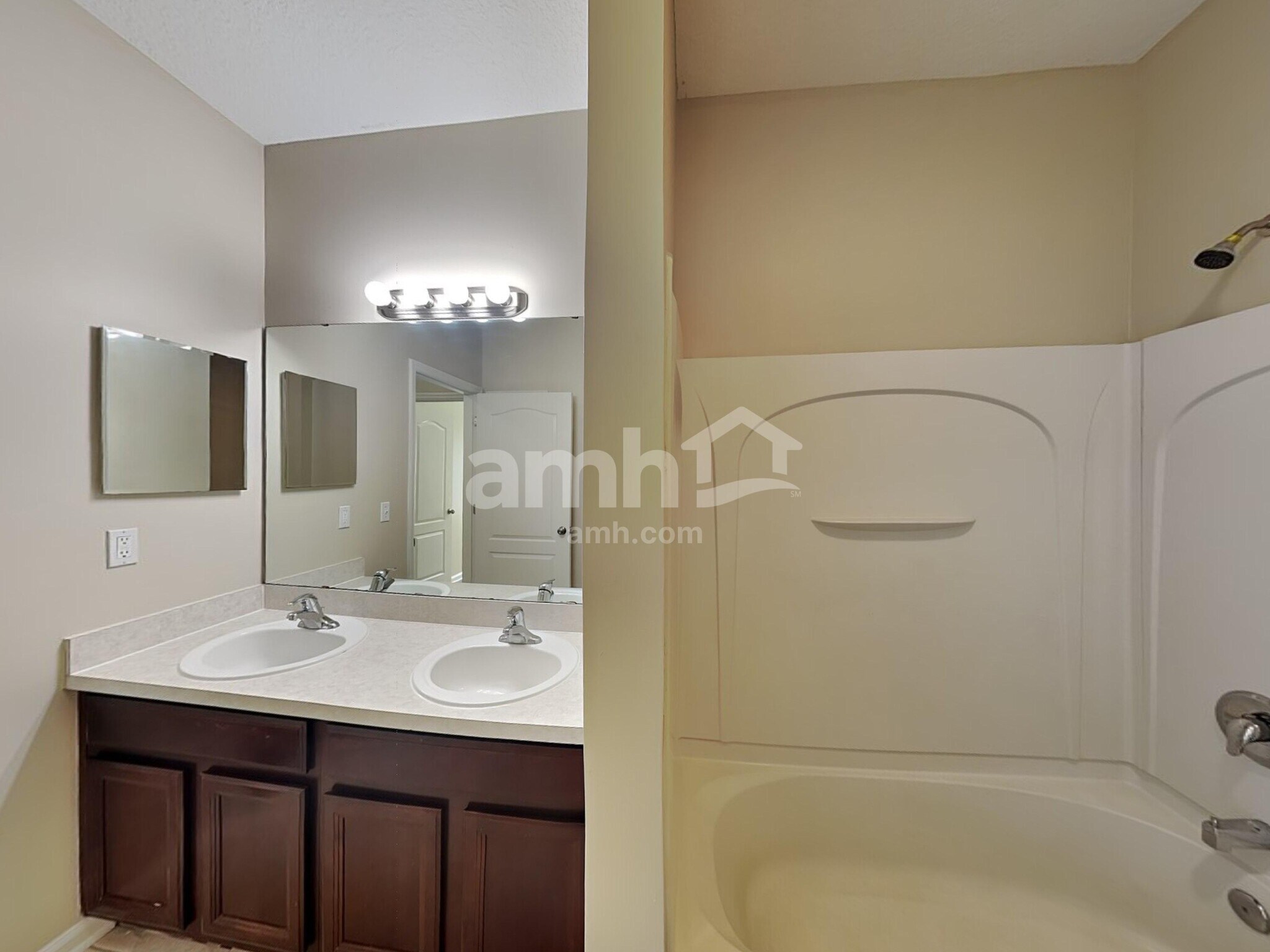 Building Photo - 1406 Canopy Oaks Dr