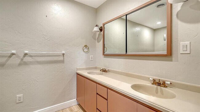 Building Photo - 4935 Riverwood Ave