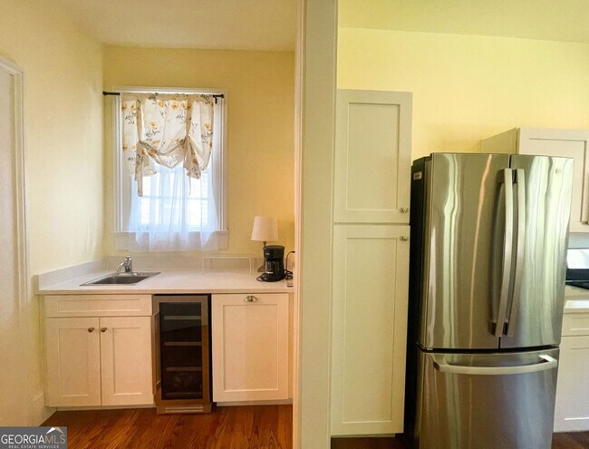 Building Photo - 305 Orange St