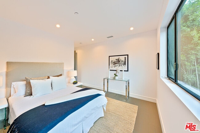 Building Photo - 2030 Talmadge St