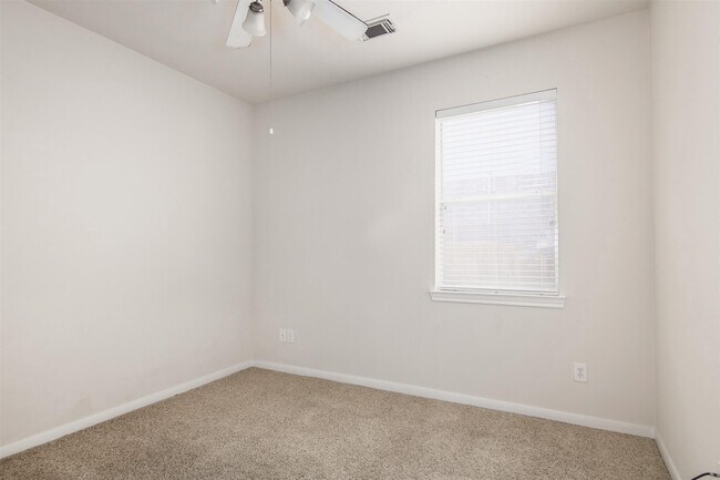 Building Photo - 25609 Tiverton Forest Ct