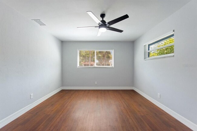 Building Photo - 5100 24th Ave S