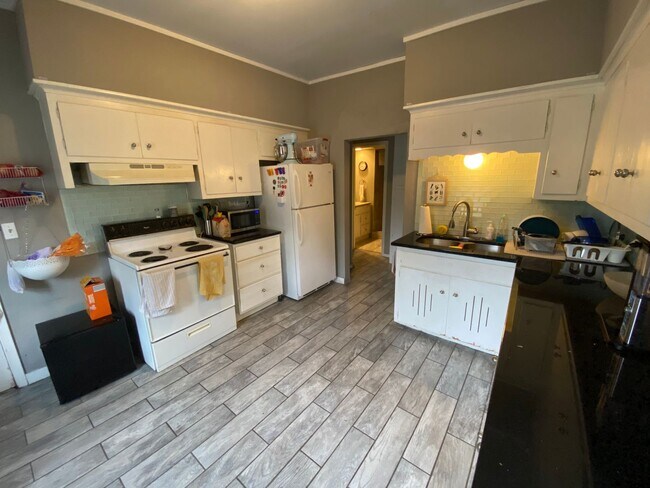 Building Photo - 1801 Talmage Ave SE