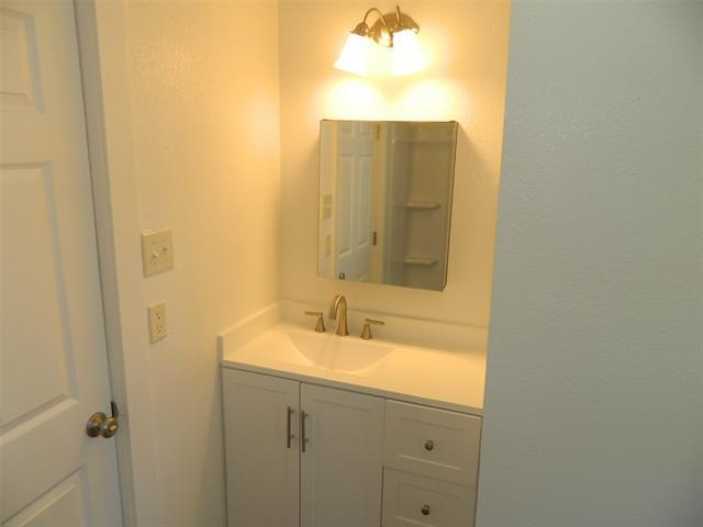 Building Photo - 110 W Mulberry St