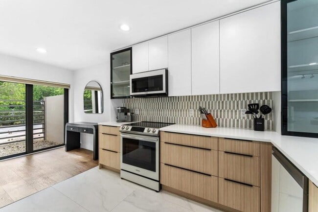 Building Photo - 5610 S Ocean Blvd