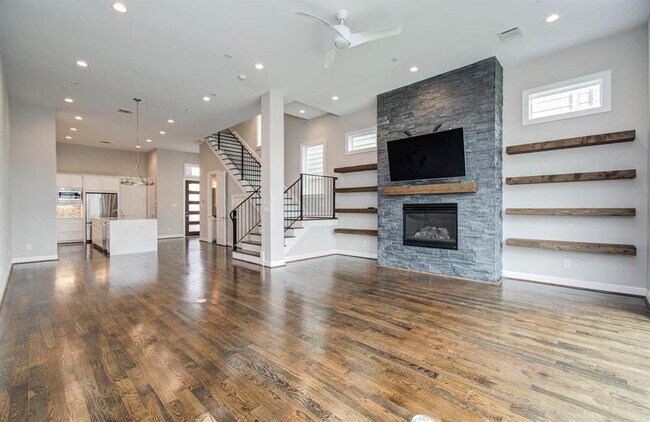 Building Photo - 309 W Pierce St