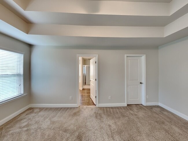 Building Photo - Well-maintained 4 Bedroom With Basement