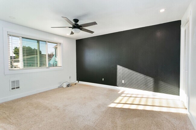 Building Photo - Modern 4bd 2.5 bath Home