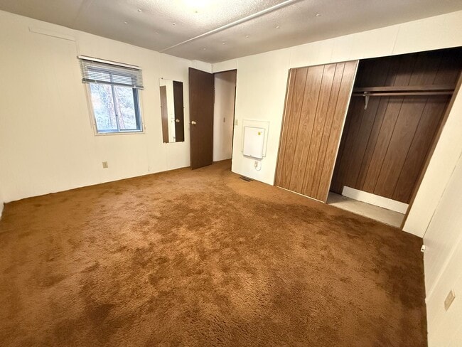 Building Photo - 2 Bed/1 Bath on Bend's Westside - Stannium...