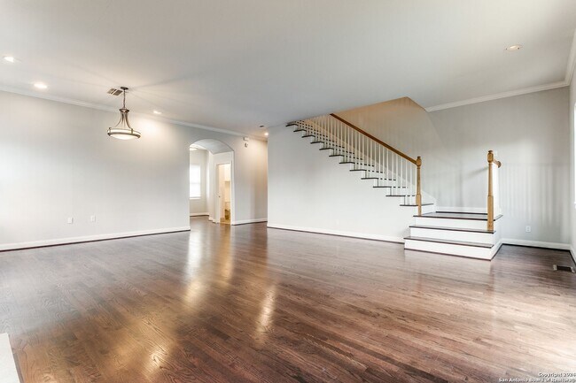 Building Photo - MONTE VISTA TOWNHOME