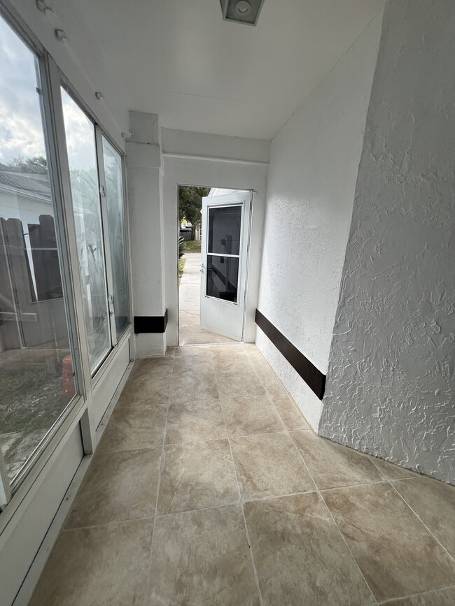 Building Photo - 667 Lake Dexter Cir