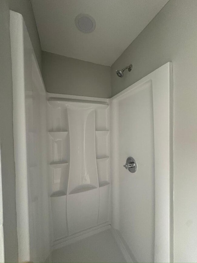 Building Photo - 163 Lander St