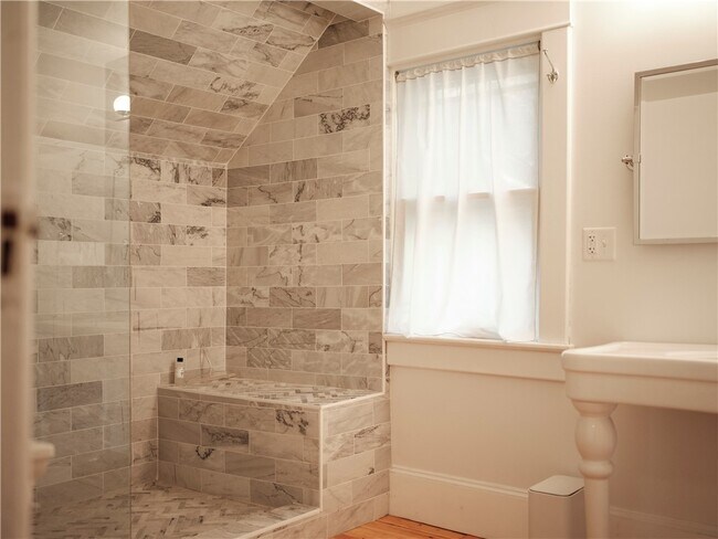 Building Photo - 38 Lake St