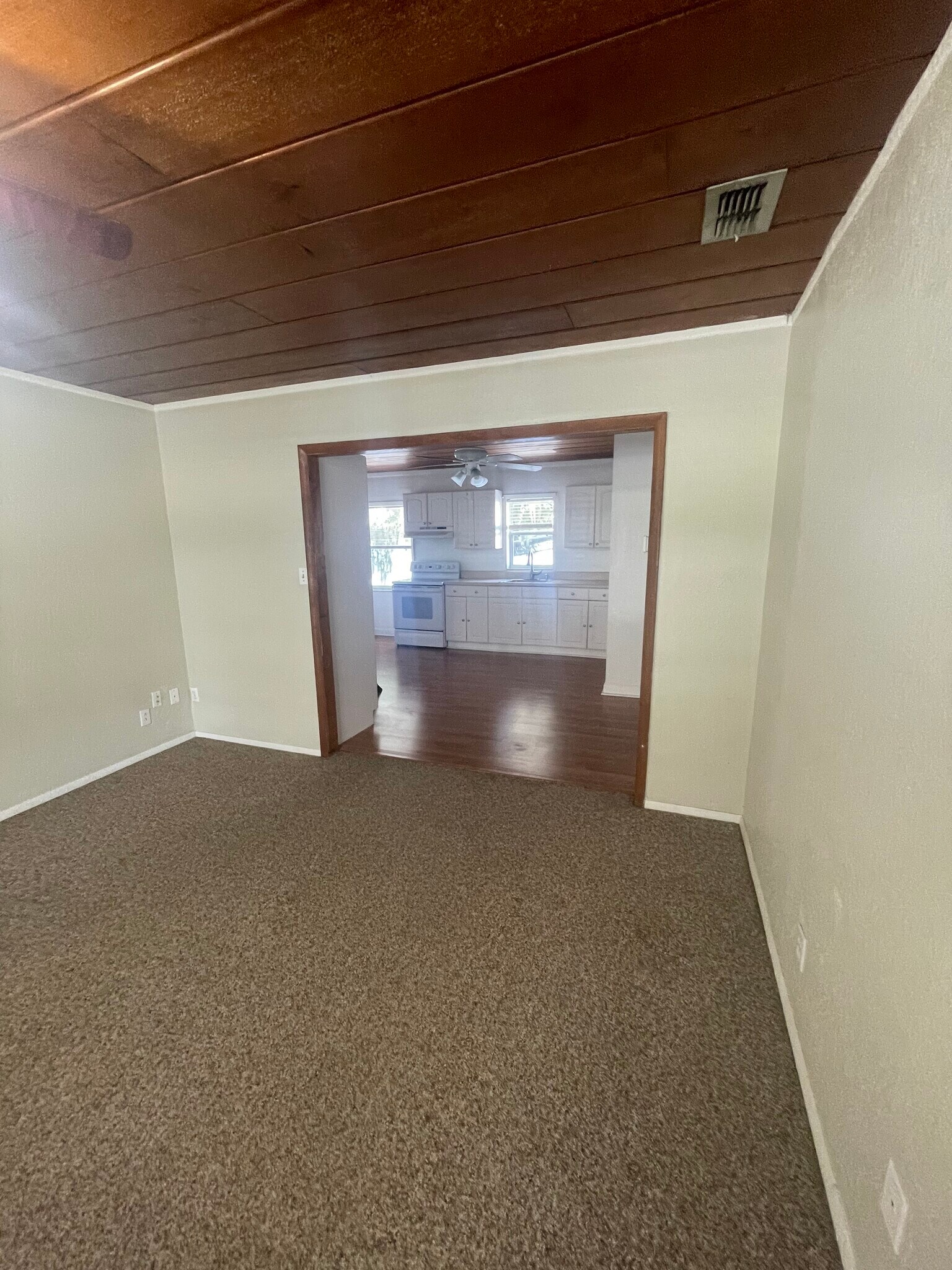 Building Photo - 15848 Lake Iola Rd