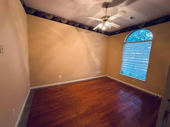 Building Photo - 17014 Sandestine Dr