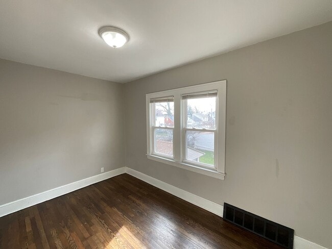 Building Photo - 19824 Pasnow Ave