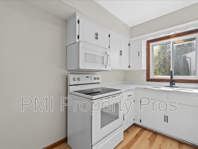 Building Photo - 8148 S 88th St
