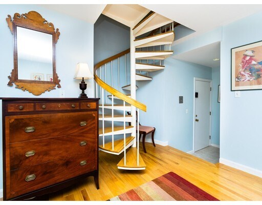 Building Photo - 352 Marlborough St