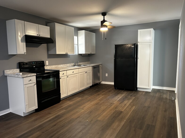 Kitchen - 12712 FM 747 S