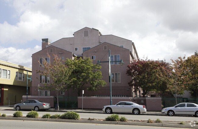 Building Photo - Emeryvilla Apartments
