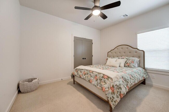 Building Photo - 4001 Stone Hl Ln