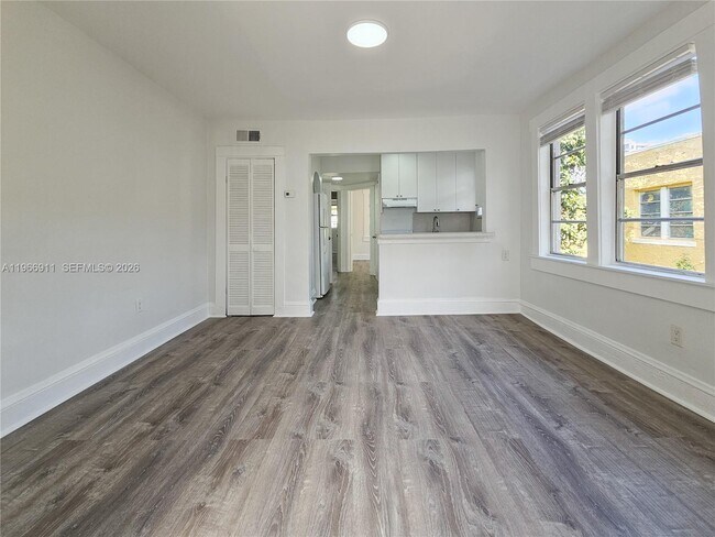 Building Photo - 2007 SW 10th St