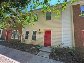 Building Photo - 2BR Townhouse in Roswell