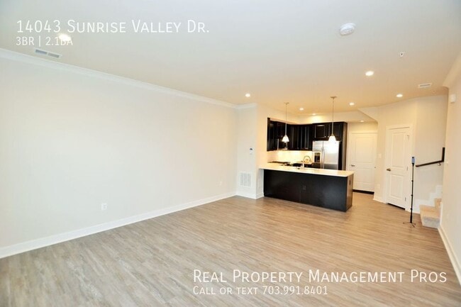 Building Photo - 14043 Sunrise Valley Dr