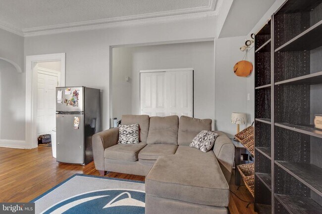 Building Photo - 3017 W Girard Ave