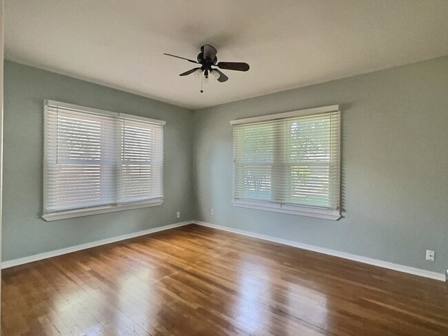 Building Photo - 635 Rockhill Dr