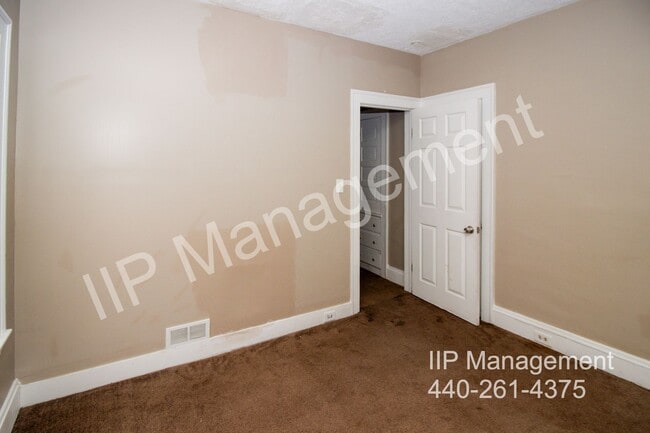Building Photo - 18506 Chagrin Blvd