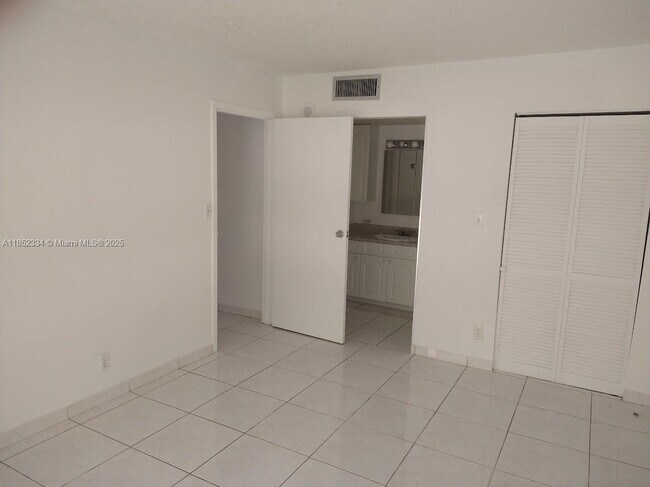 Building Photo - 17021 N Bay Rd