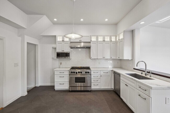 Building Photo - 282 Eureka St