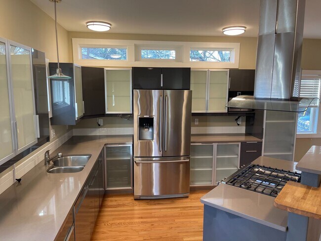 Building Photo - West Asheville, Green Built,  4 Bedroom, 4...